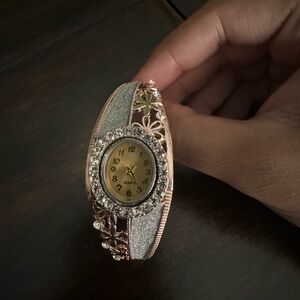 Elegant Silver and Rose Gold Quartz Watch